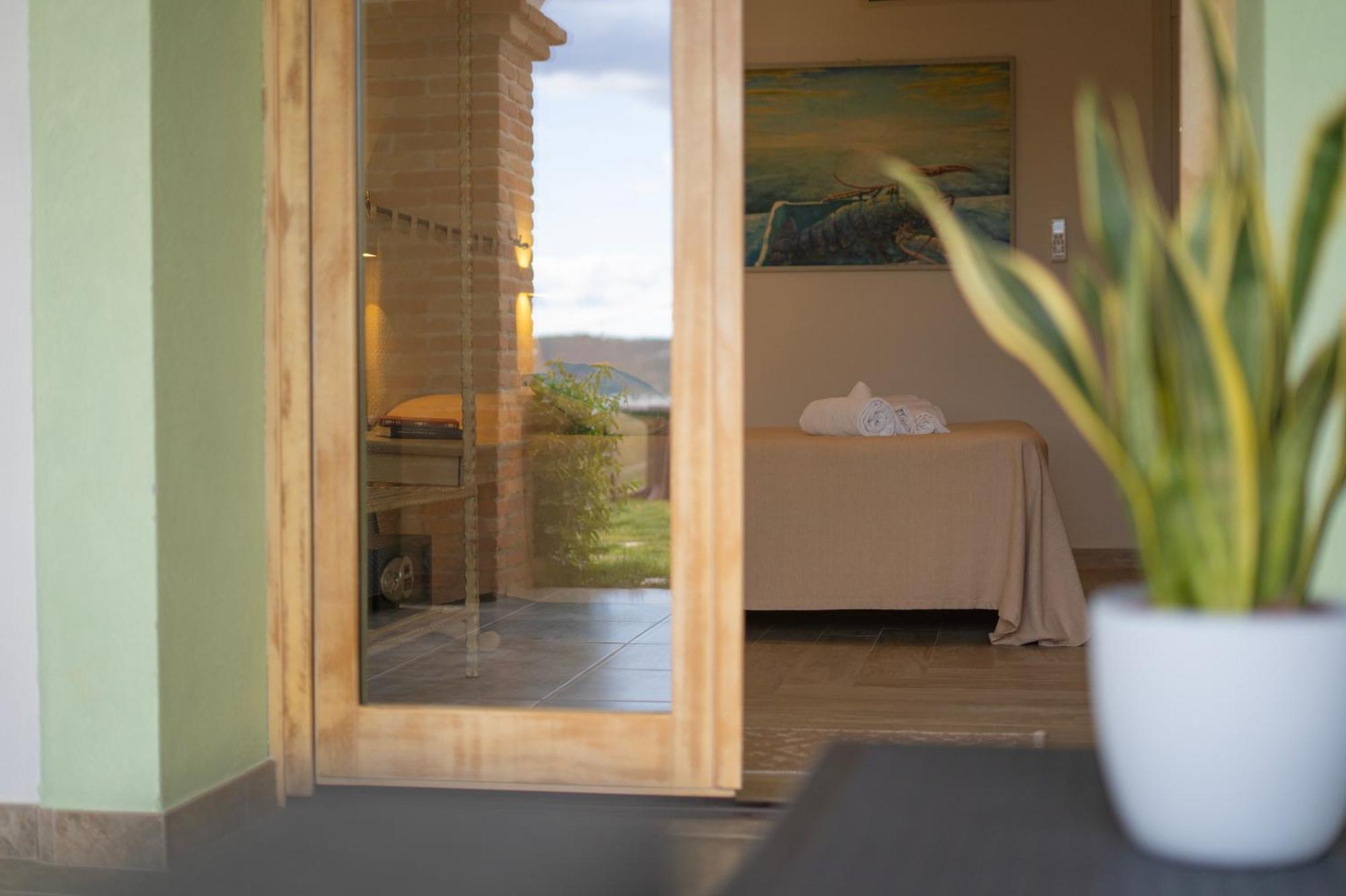 Hotel Essenza Di Mirto La Caletta Eksteriør billede