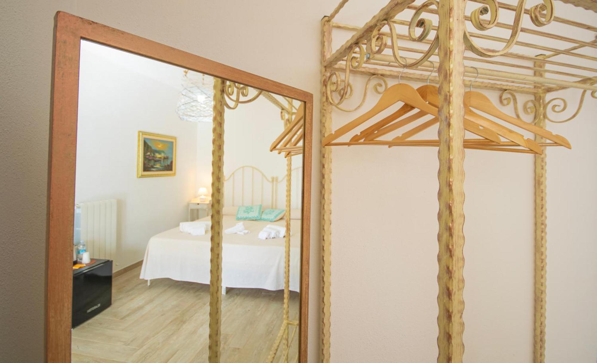 Hotel Essenza Di Mirto La Caletta Værelse billede