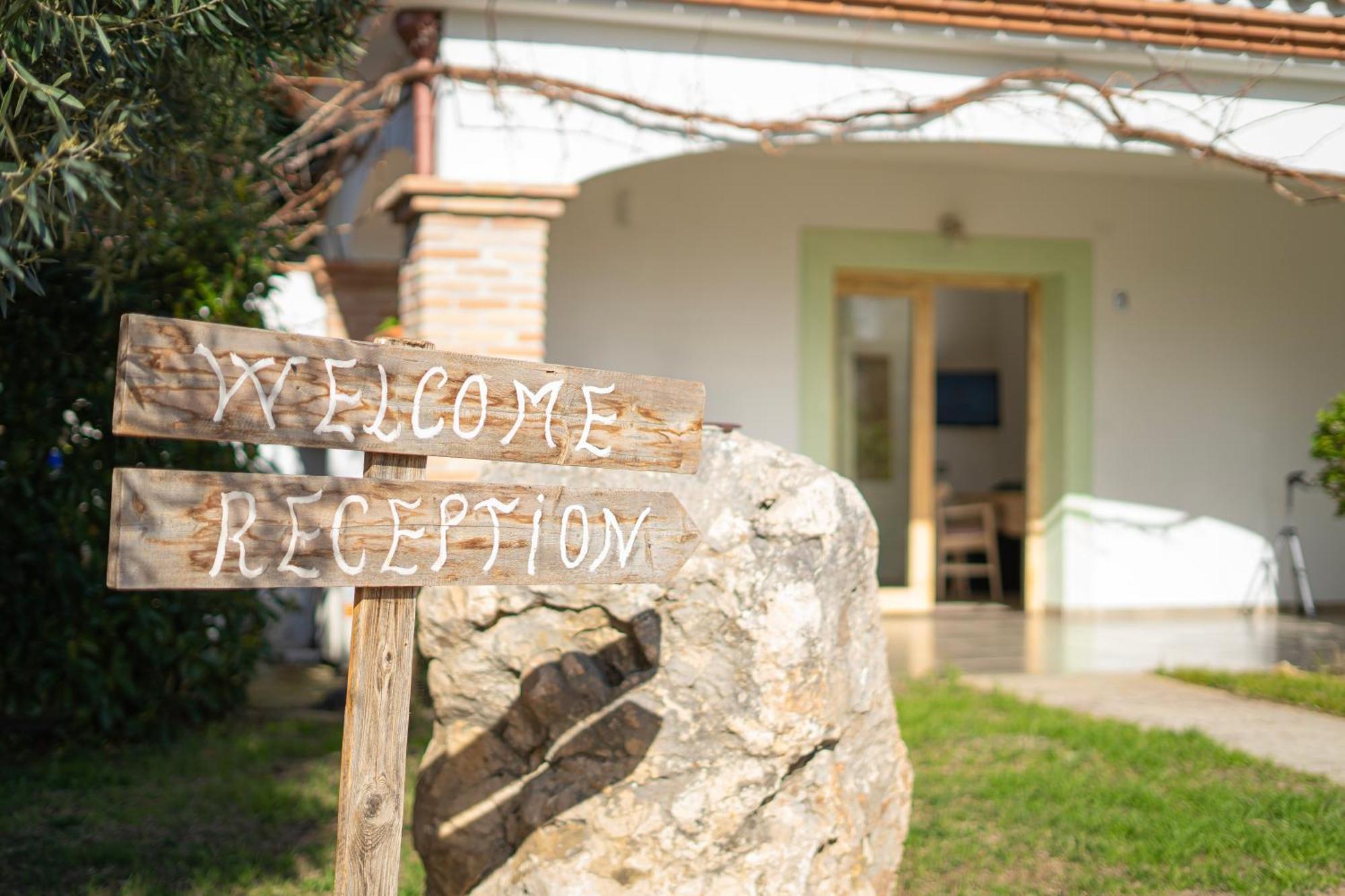 Hotel Essenza Di Mirto La Caletta Eksteriør billede